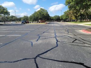 Five Things You Need to Know About Asphalt Crackfilling in Austin