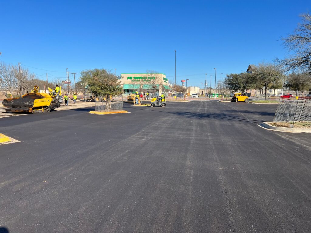 What Does a Well-Maintained Asphalt Parking Lot Look Like?