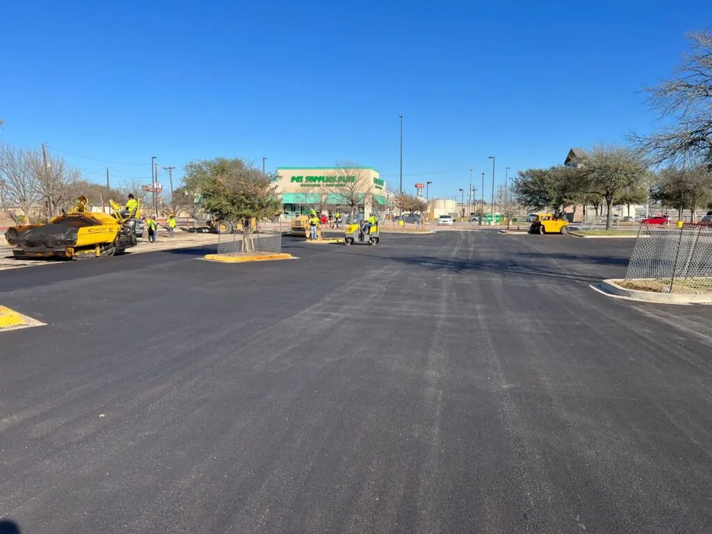 What Does a Well-Maintained Asphalt Parking Lot Look Like?