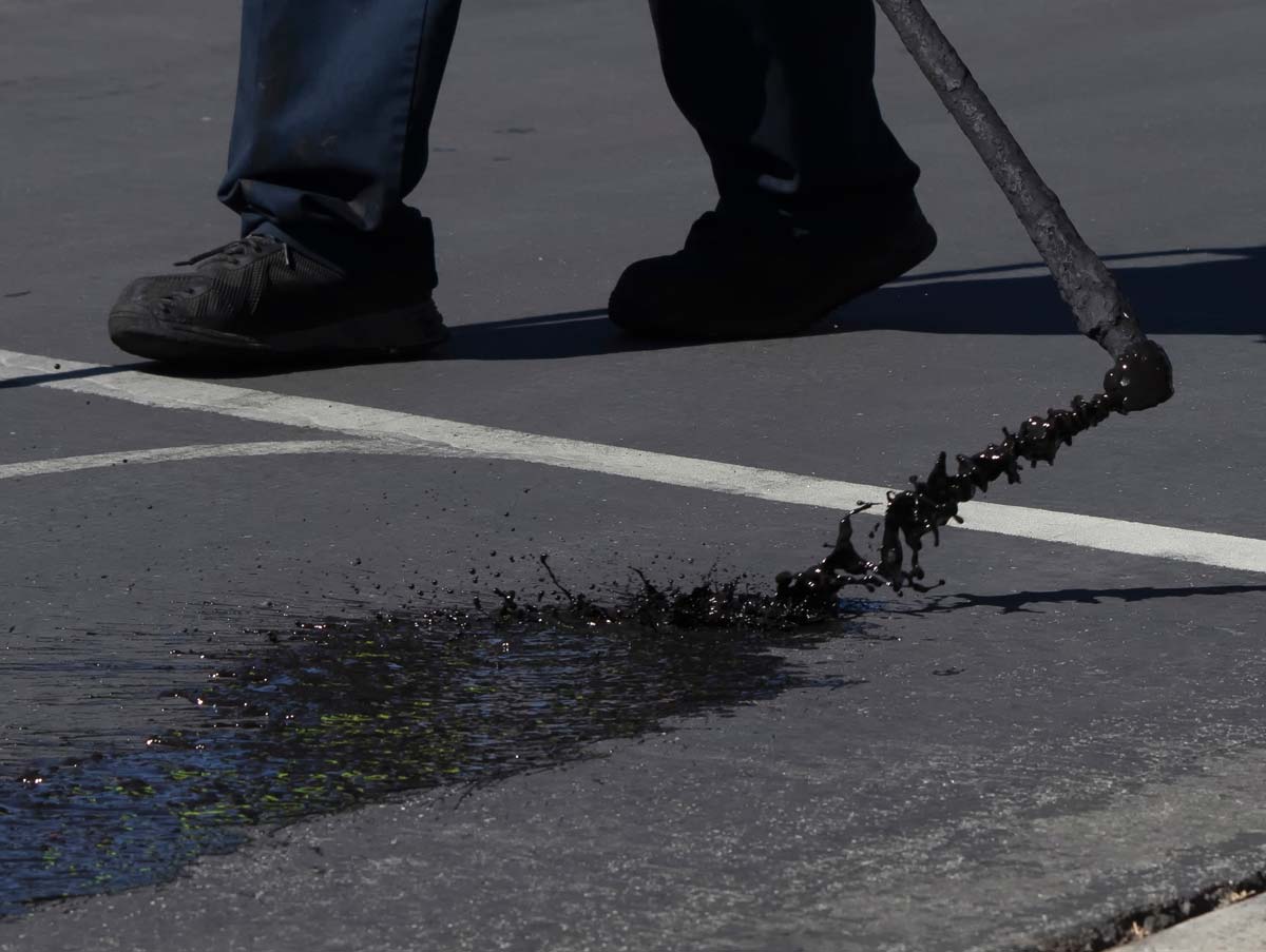 Read more about the article Asphalt Paving vs Sealcoating: Key Differences